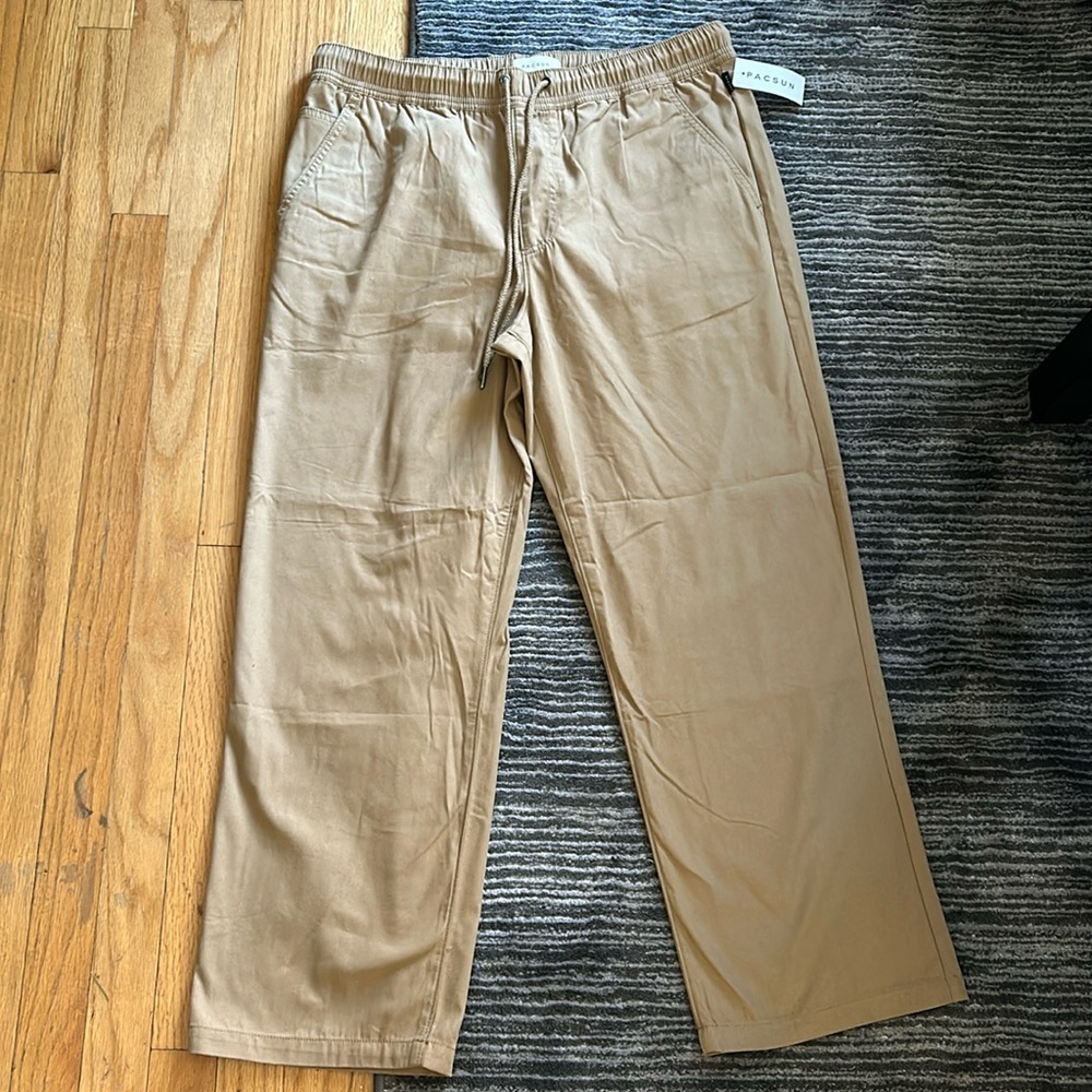Men’s lightweight khaki pants